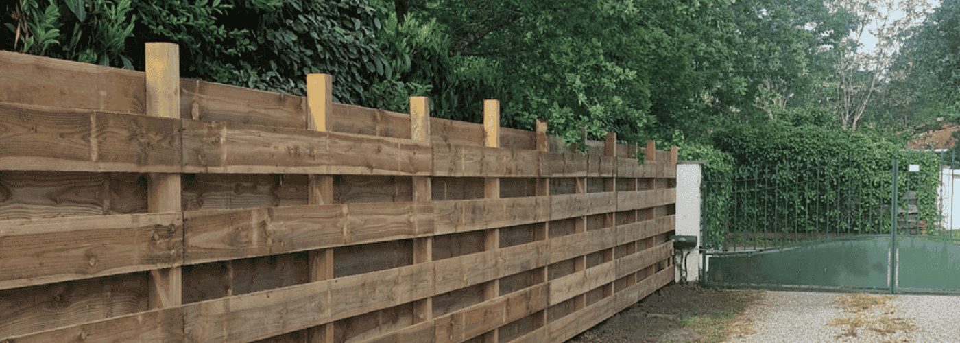pose clôture en bois dans les landes
